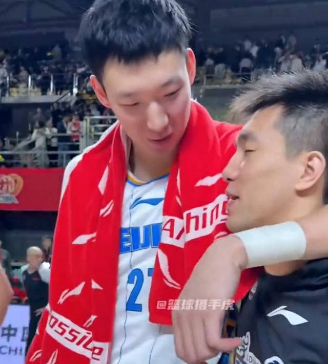 都充滿了戲